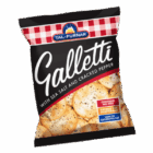 Cracker mit Meersalz und gestoßenem Pfeffer
