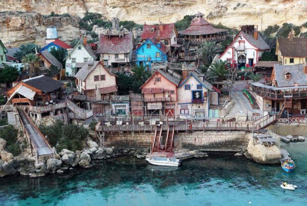 Popeye Village an der Anchor Bay im Nordwesten Maltas