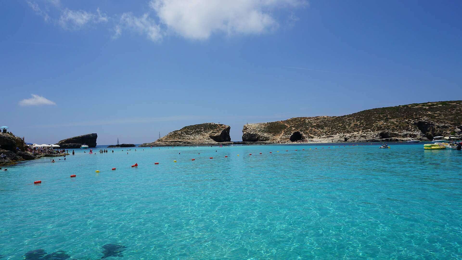 Türkisfarbenes Wasser der Blauen Lagune vor der Insel Comino