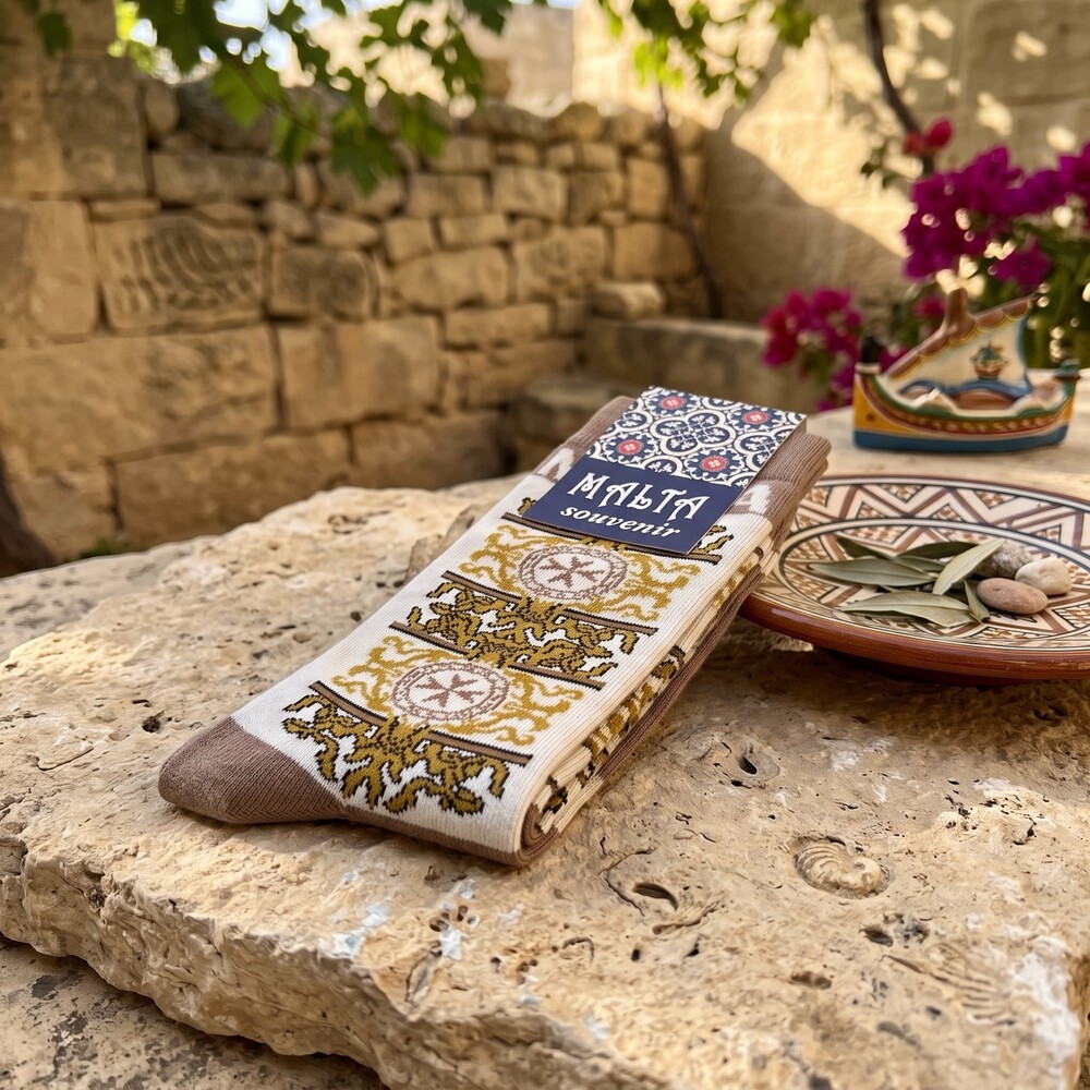 Malta Socken Gold Malta Socken in Gold mit Maltakreuz-Muster als Souvenir