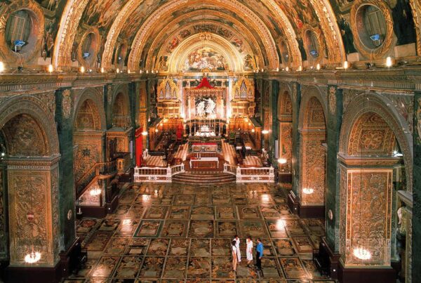Vergoldetes Kirchenschiff der St. John’s Co-Cathedral in Valletta von oben